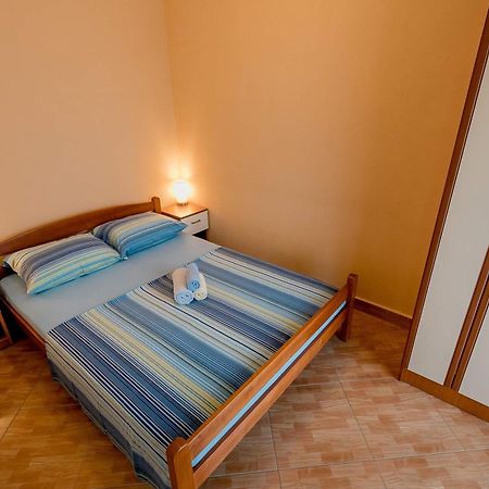 Apartments Gudelj Kamenari Luaran gambar