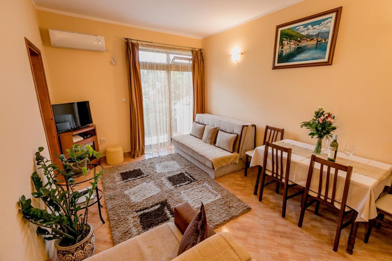 Apartments Gudelj Kamenari Luaran gambar