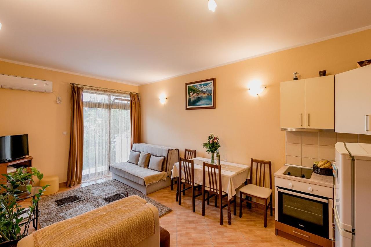 Apartments Gudelj Kamenari Luaran gambar