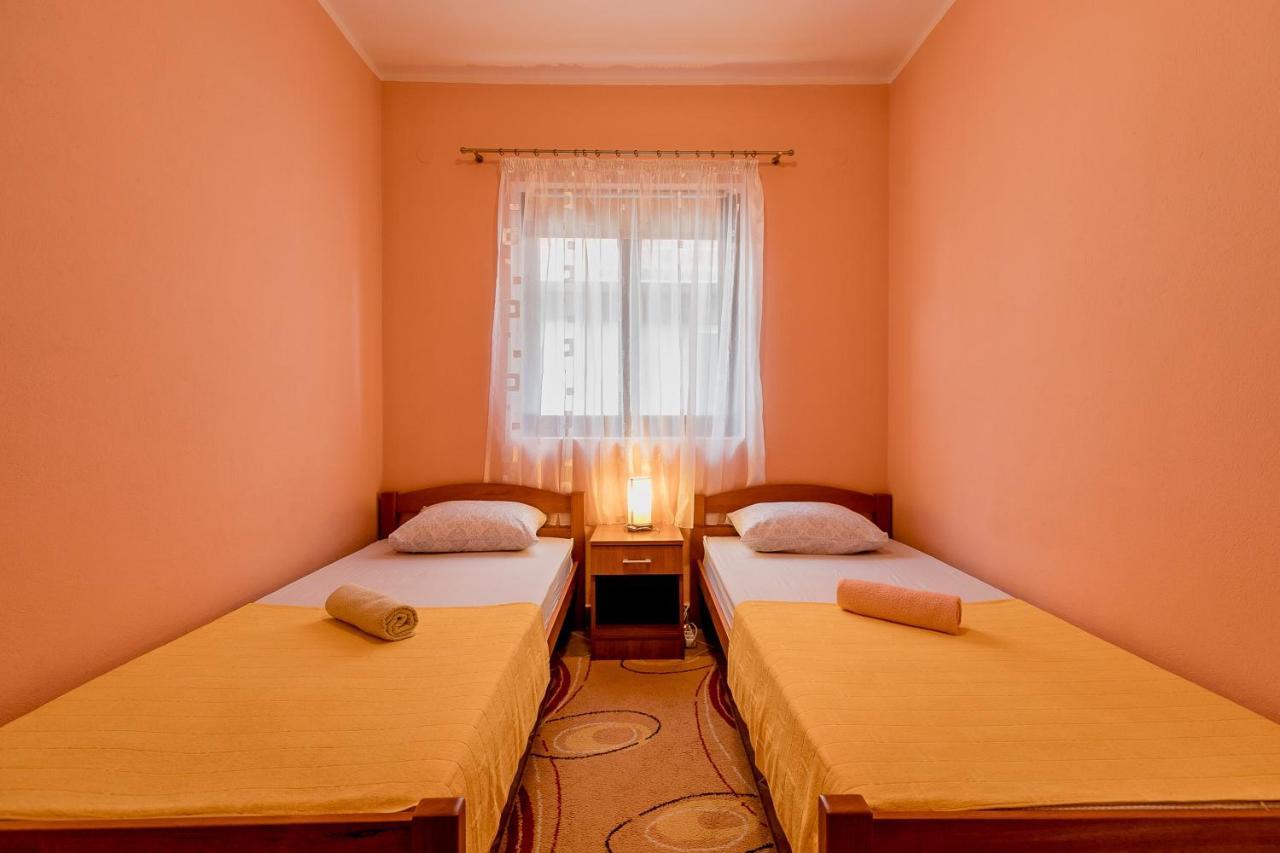 Apartments Gudelj Kamenari Luaran gambar