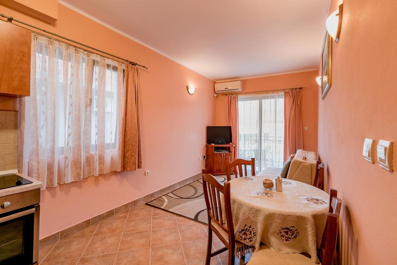 Apartments Gudelj Kamenari Luaran gambar