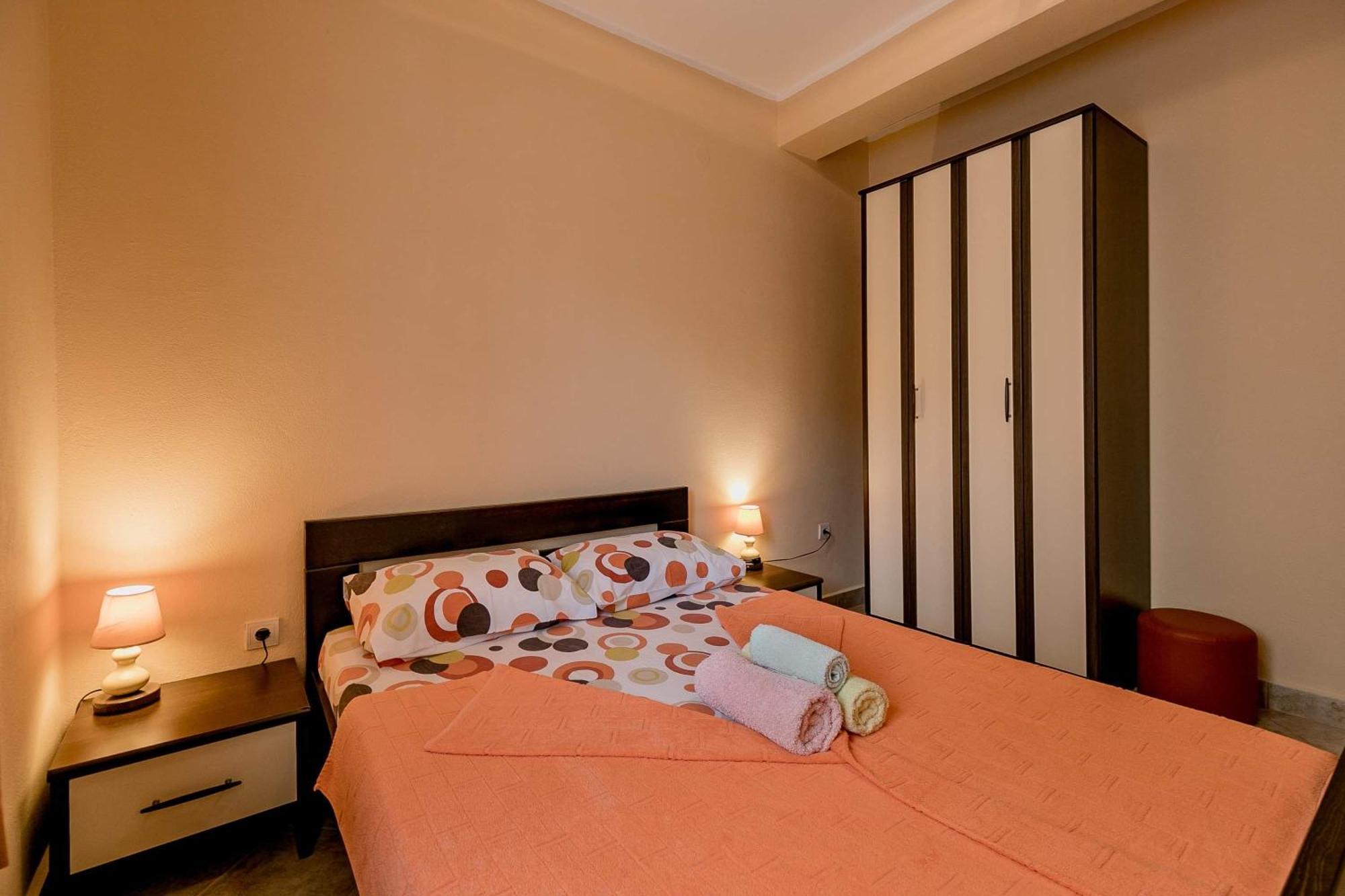 Apartments Gudelj Kamenari Luaran gambar