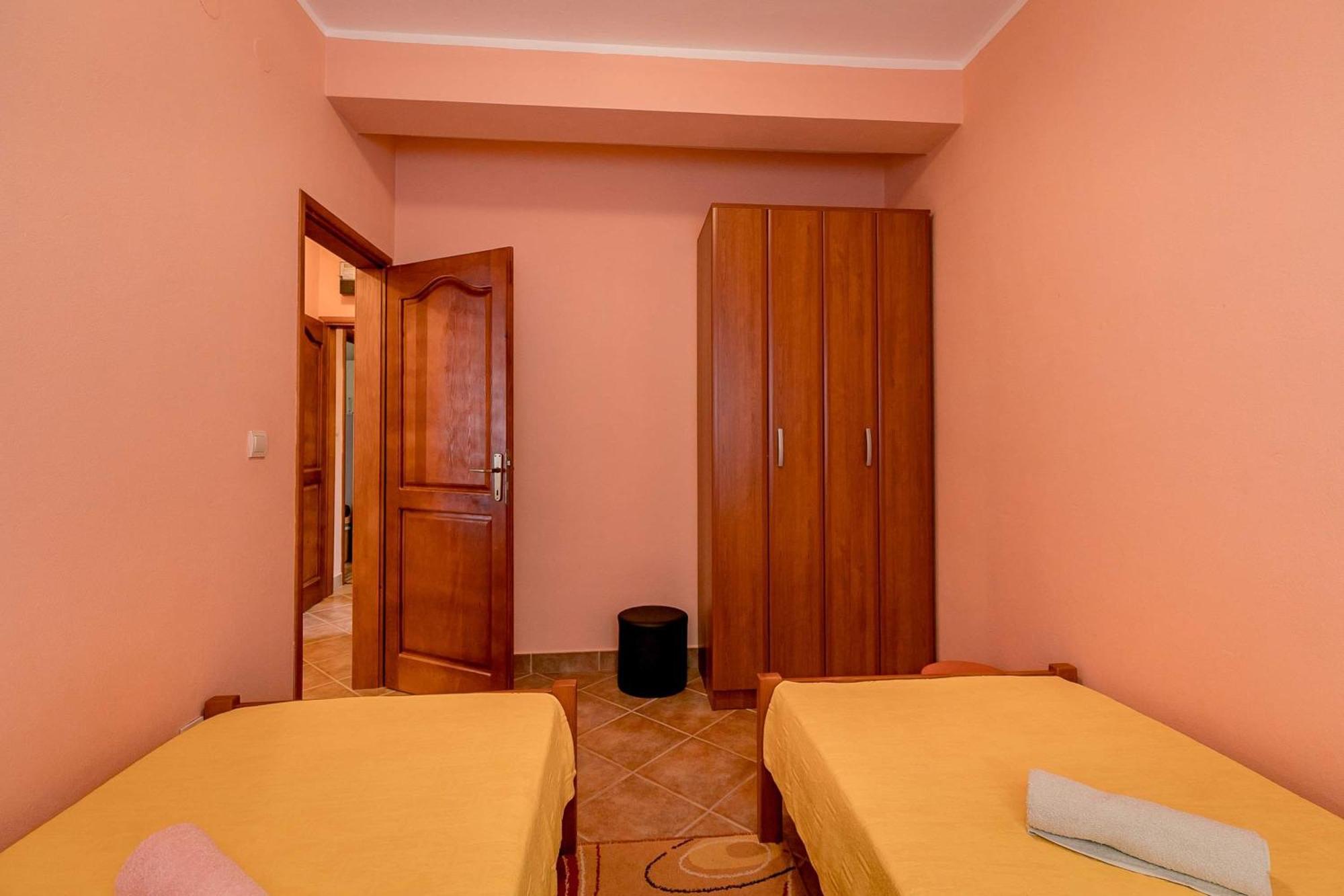 Apartments Gudelj Kamenari Luaran gambar