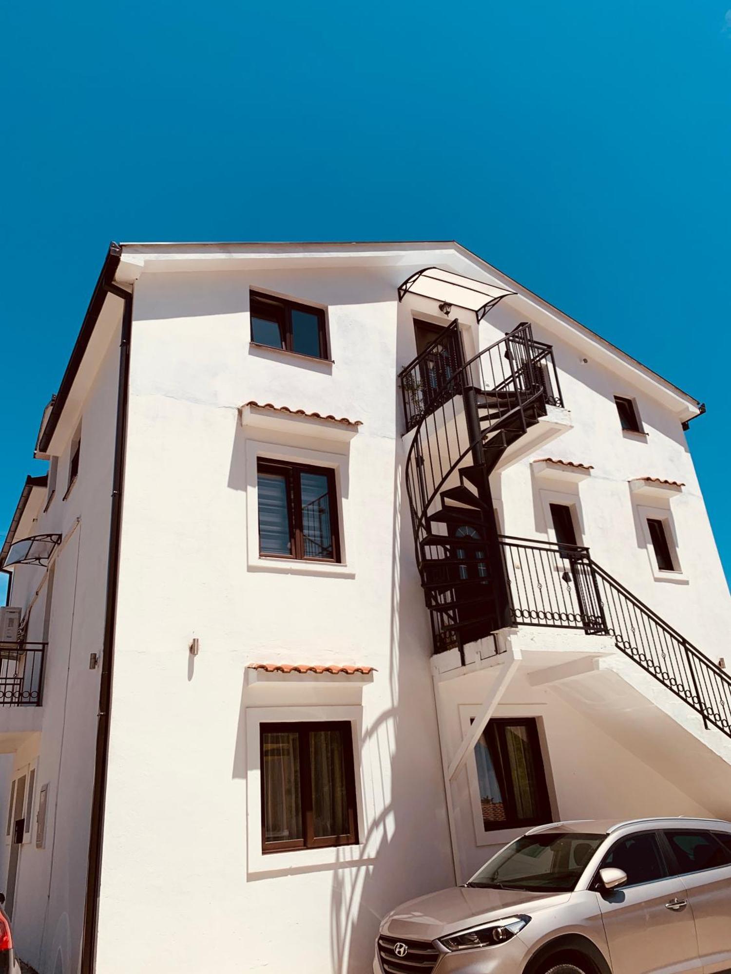 Apartments Gudelj Kamenari Luaran gambar