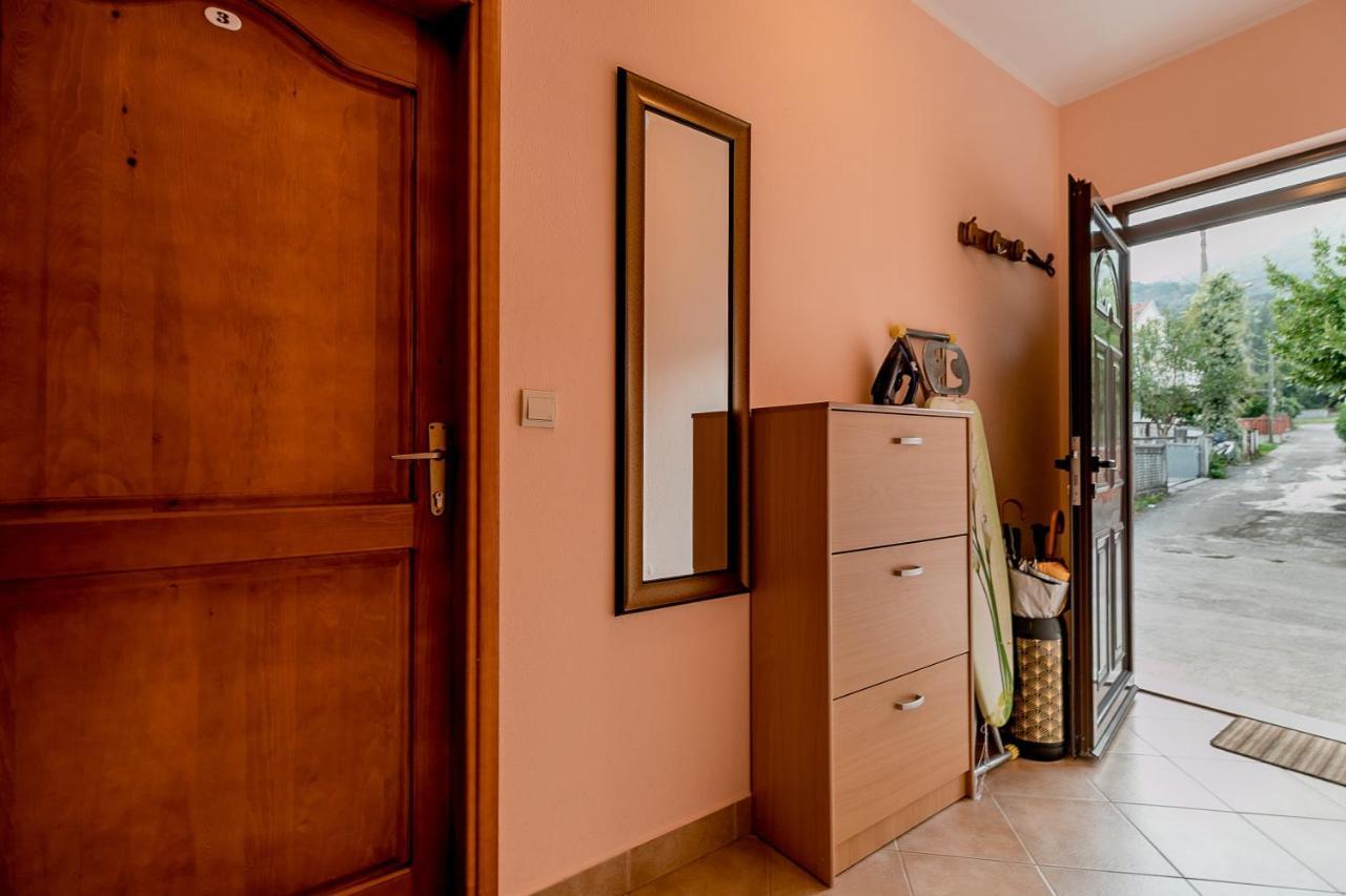 Apartments Gudelj Kamenari Luaran gambar