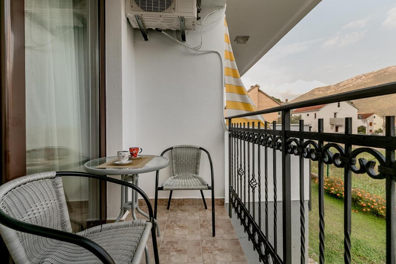 Apartments Gudelj Kamenari Luaran gambar